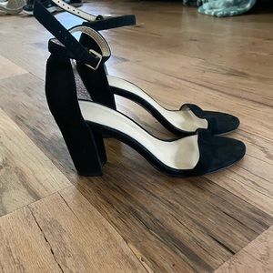 BLACK HEELS